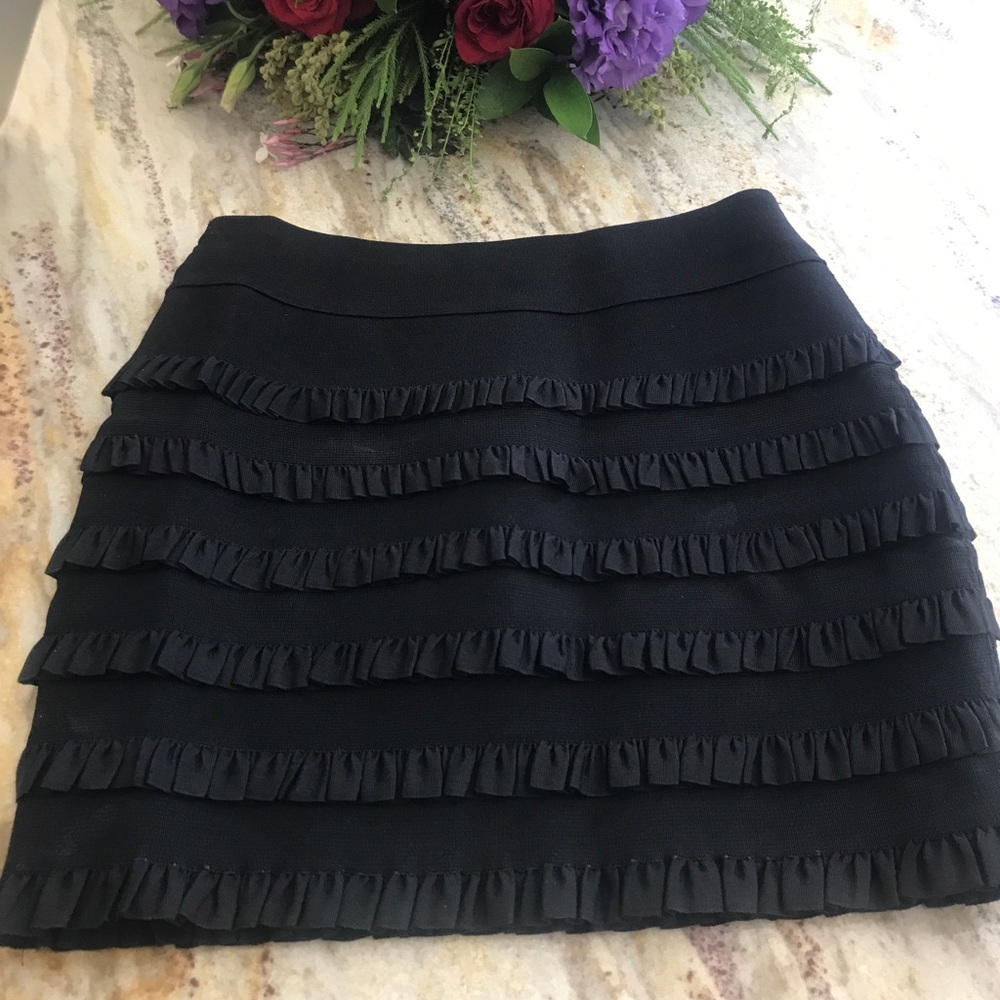 Short black stretchy skirt